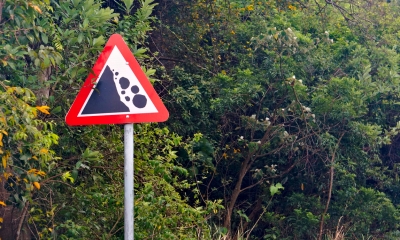 Road sign warning of the risk of falling or fallen rocks ahead