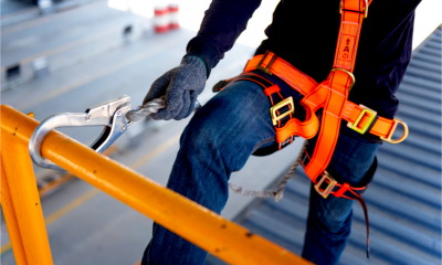 A worker at height stays safe with appropriate personal protective equipment