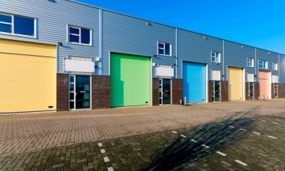 Row of commercial premises for sale under commonhold